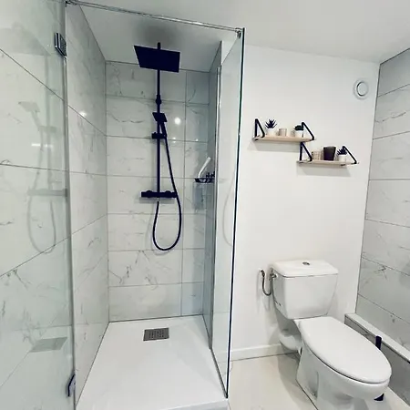 * Adelaide * Opera * Apartment Vichy