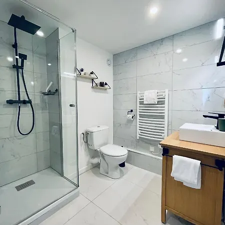 * Adelaide * Opera * Apartment *